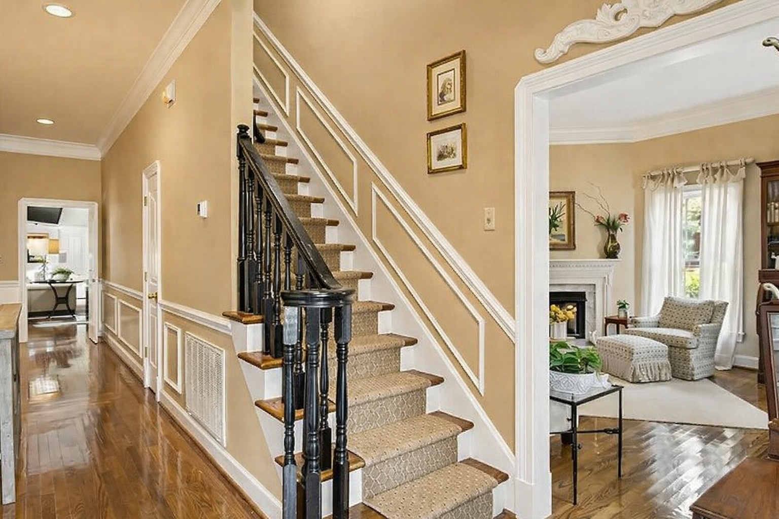 Nashville foyer showing Alan Robinson's attention to detail — crisp wainscoting, perfect paint lines